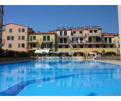 Vista fronte mare in residence con piscina - Immagine 1