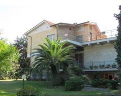 Lido Dei Pini: Vendita Villa in Via delle Azalee - Immagine 1