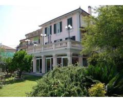 Vendita Villa in Via Edmondo de Amicis - Immagine 1