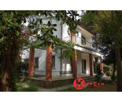 Villa singola in vendita a Pietrasanta 160 mq - Immagine 2