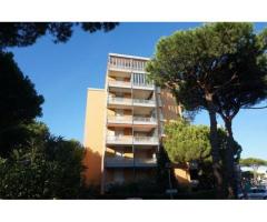 Pinarella, appartamento trilocale con ampio balcone - Immagine 1