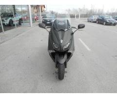 YAMAHA T-MAX530 - edizione limitata BLACK MAX - Immagine 4