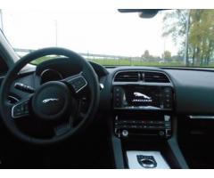 JAGUAR F-Pace 2.0d 180 CV AWD aut. Pure - Immagine 6