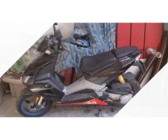 Scooter nero Aprilia SR 50 - Immagine 1