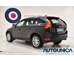 VOLVO XC60 D5 AWD GEARTRONIC SUMMUM 4X4 AUT PELLE CERCHI 18' - Immagine 2