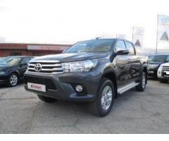 TOYOTA Hilux 2.4 D-4D 4WD 4p. DC Lounge -305- - Immagine 1