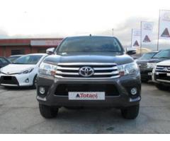 TOYOTA Hilux 2.4 D-4D 4WD 4p. DC Lounge -305- - Immagine 3