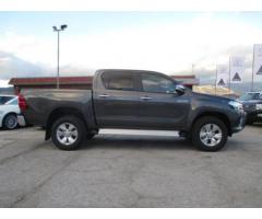 TOYOTA Hilux 2.4 D-4D 4WD 4p. DC Lounge -305- - Immagine 7