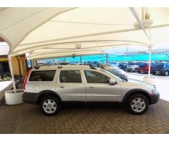 Volvo XC70 XC70 2.4 D5 AWD CROSS COUNTRY CV 185 CAMBIO AUT. - Immagine 2