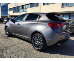 ALFA ROMEO Giulietta 1.6 JTDm 120 CV SUPER +Navi+Vetri scuri+"18 Qv+PDC - Immagine 2