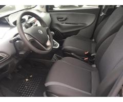 LANCIA Ypsilon 1.3 MJT 16V 95 CV 5 porte S&S Silver - Immagine 2