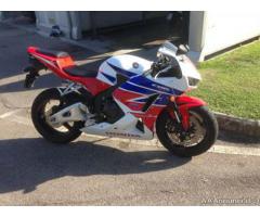 Honda CBR600RR 2012 con carene 2013