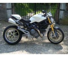 Ducati Monster 1100 - Immagine 1