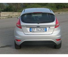 Ford Fiesta Plus grigia usata - Immagine 2