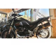 Moto Guzzi V85 TT black edition - Immagine 1